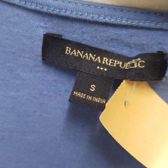 Banana republic tee  - Picture 2 of 3